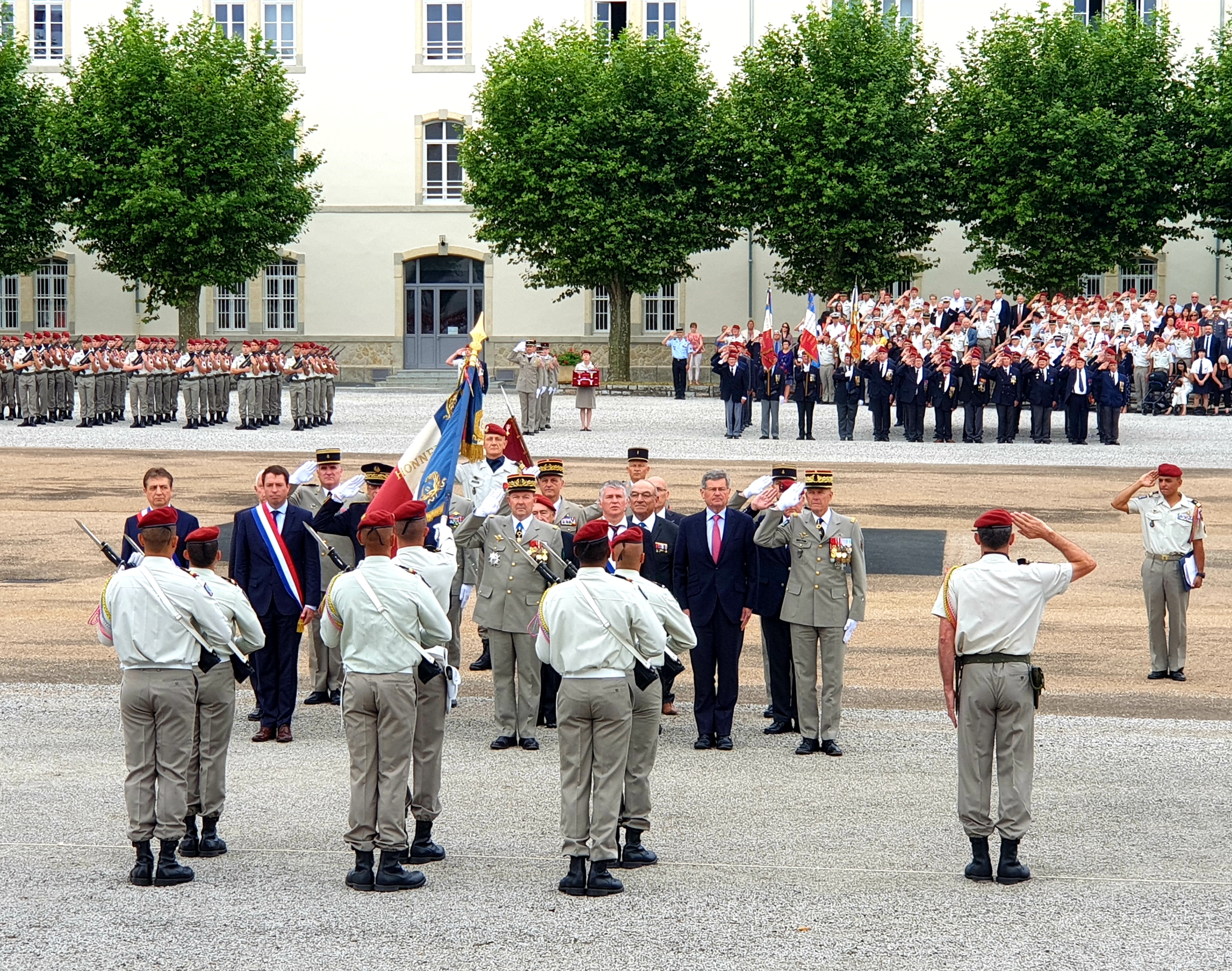 Passation de commandement au 8ème RPIMA